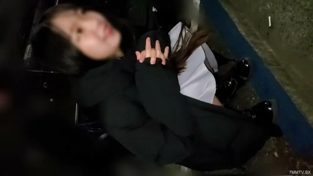 FC2-PPV-3554045 - He tricked a woman; she lost her wallet and got caught up in some strange and amusing incidents. After injecting a large amount into the back of her vagina, she didn't like it because it was completely op